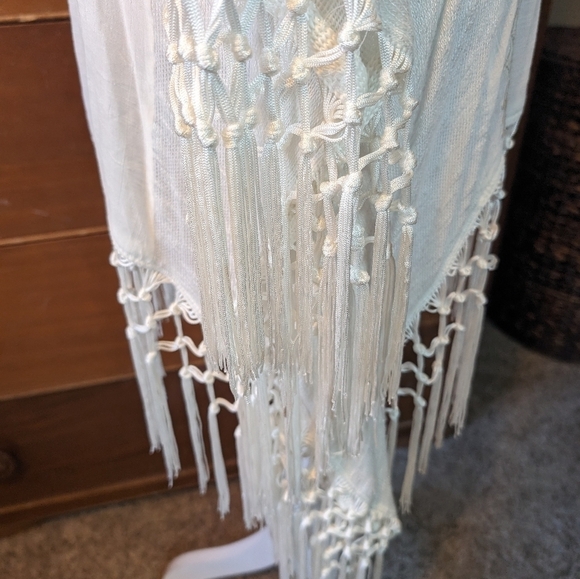 Knox Rose Boho White FRINGE Poncho - Picture 9 of 13